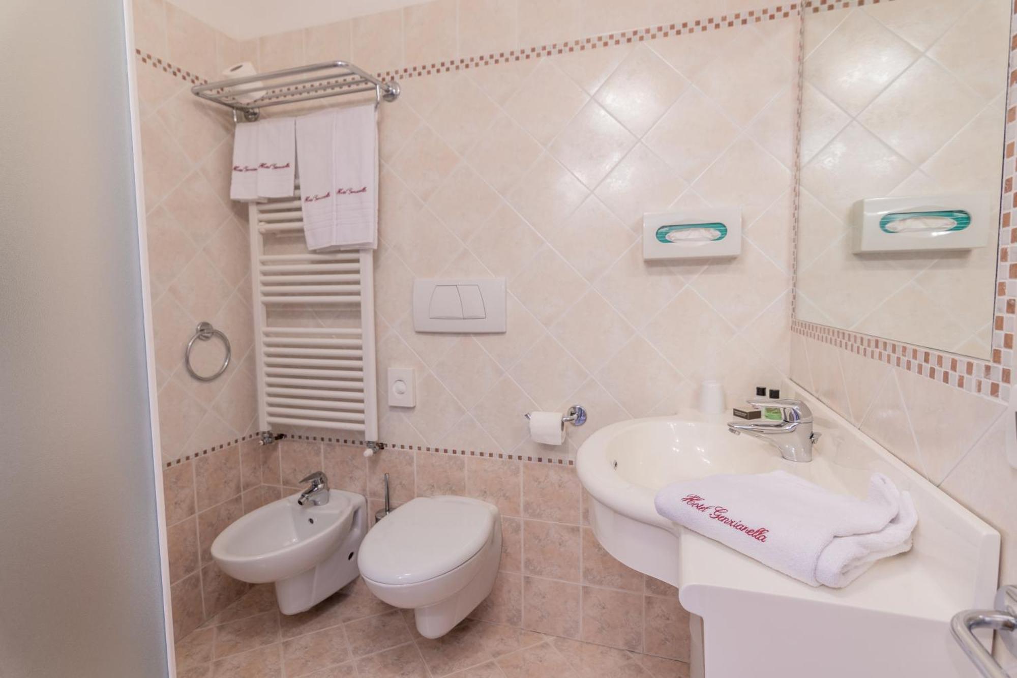 Hotel Genzianella Commezzadura Esterno foto