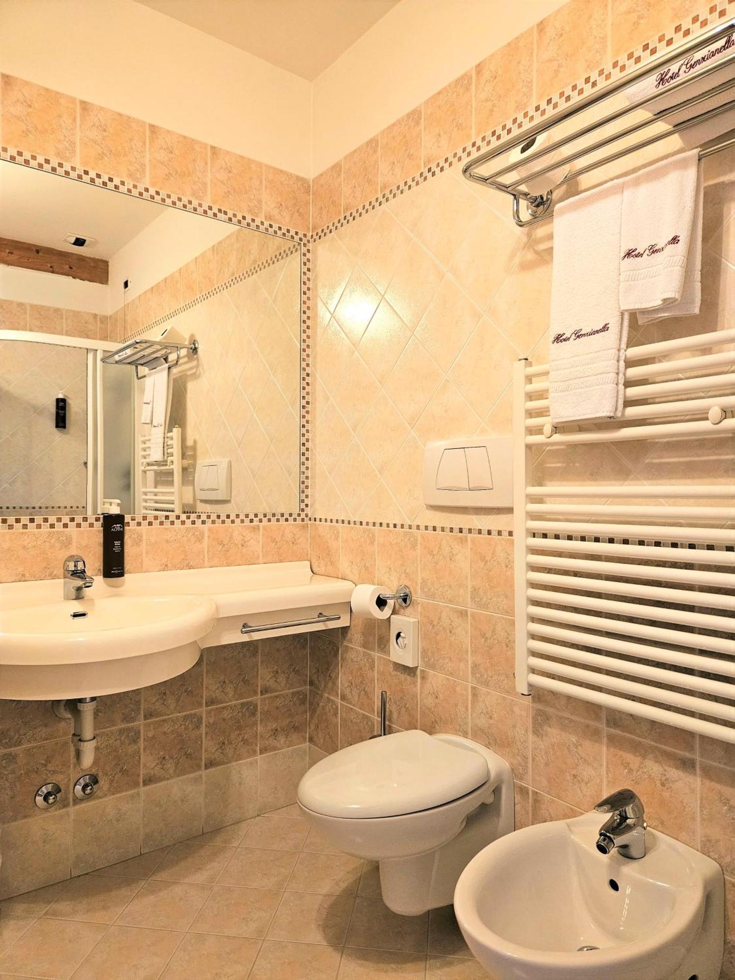 Hotel Genzianella Commezzadura Esterno foto